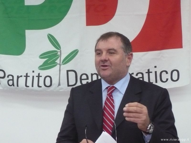 Emidio Mandozzi nell'incontro elettorale a San Benedetto