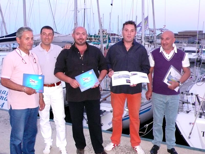Il team dell'Adriatic's Fishing Club: per gli appassionati sambenedettesi è febbre della motonautica 