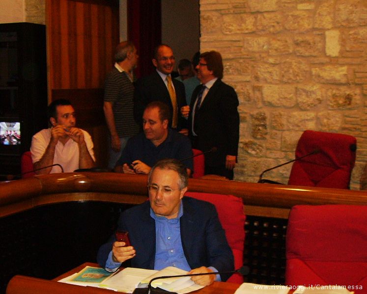 Amedeo Ciccanti durante una seduta del consiglio comunale di Ascoli