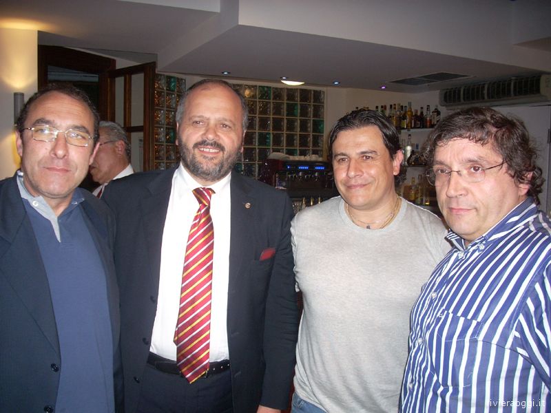 I dirigenti rossoblu Claudio Bartolomei, Sergio Spina e Roberto Pignotti con il sindaco Giovanni Gaspari