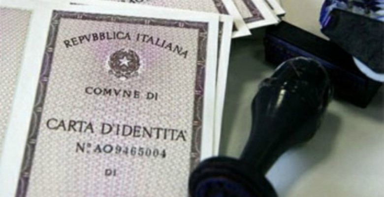 Carenza di supporti elettronici, carte d'identità per ora Carenza di supporti elettronici, carte d'identità per ora