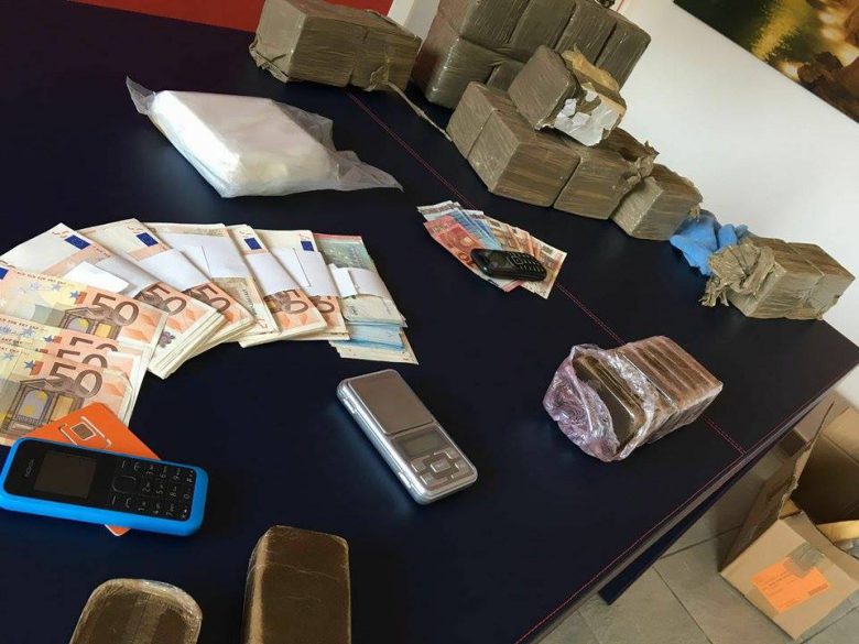 Hashish e denaro sequestrato 23 giugno