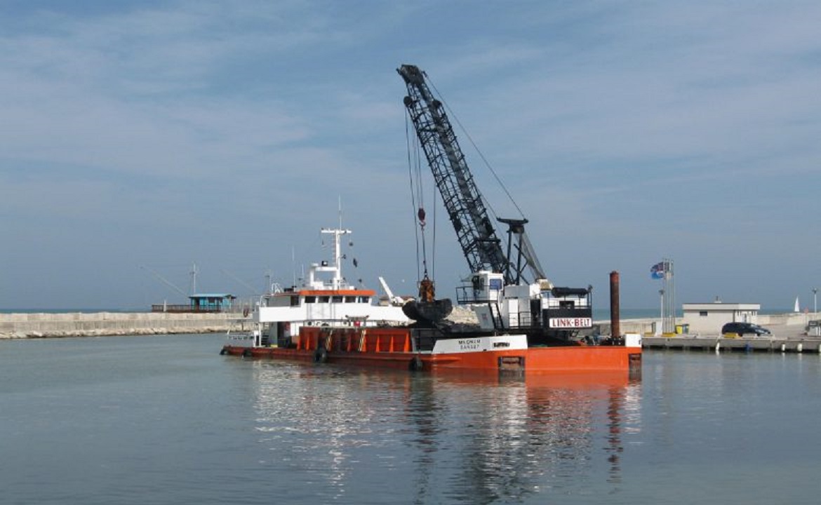 Svolta per il dragaggio del Porto, pronta la scheda di bacino - Riviera Oggi