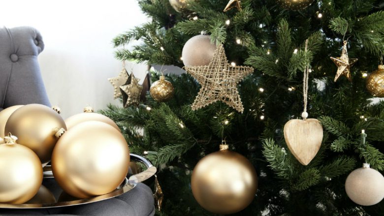 Natale Sotto L Albero.Natale Sotto L Albero Oltre 4 Miliardi In Regali Riviera Oggi