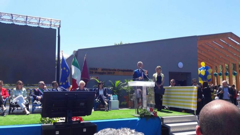 La Boschi inaugura la scuola IKEA a Crognaleto