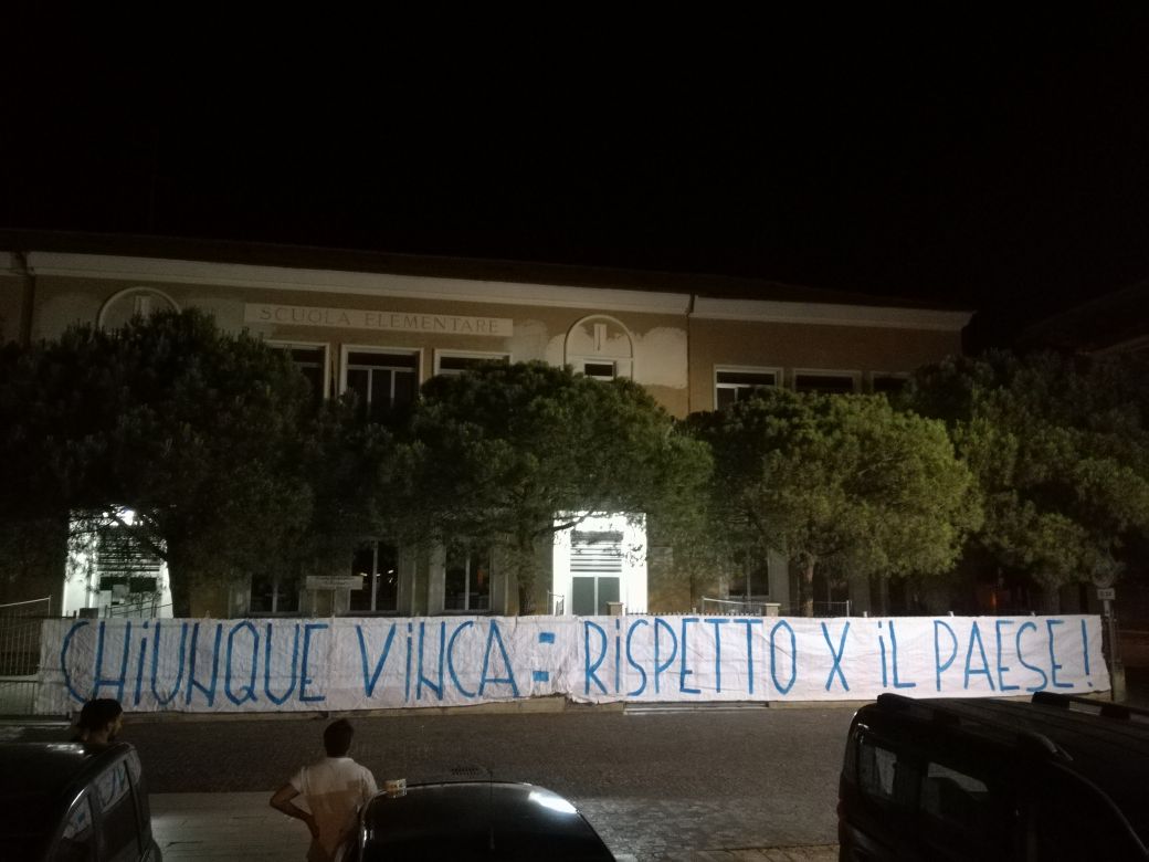 Ballottaggio Martinsicuro, al seggio spunta uno striscione - Riviera Oggi