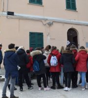 Faro Pedaso con scuola (foto Chiara Poli)