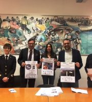 Mauro Mariani alla conferenza di presentazione. Barbara Zambuchini e Mario Ballatore