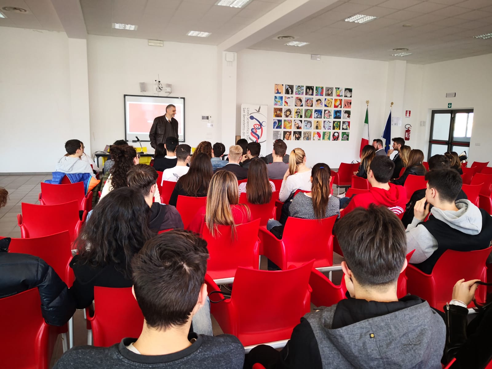 Quali sono tutti i livelli di incontri nella storia del liceo