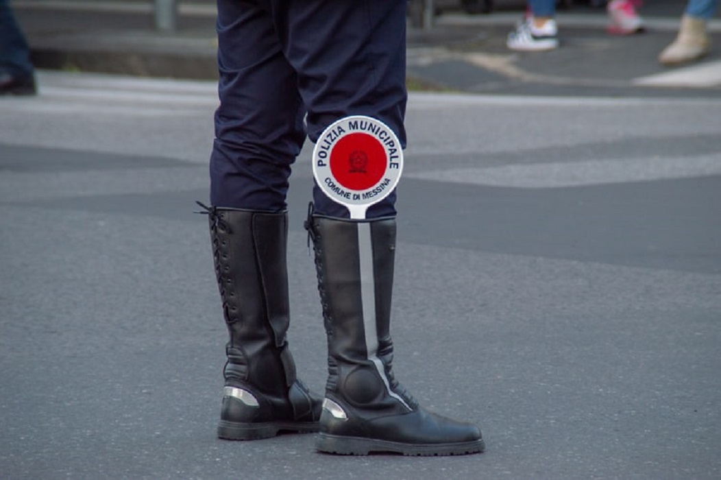 Stivali polizia hotsell locale