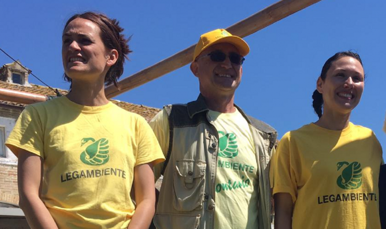 Legambiente, oltre 5 mila rifiuti monitorati dai volontari in 5 spiagge delle Marche: c'è la Sentina