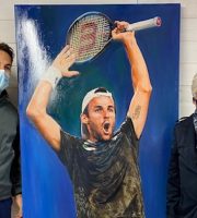 Il quadro donato a Stefano Travaglia