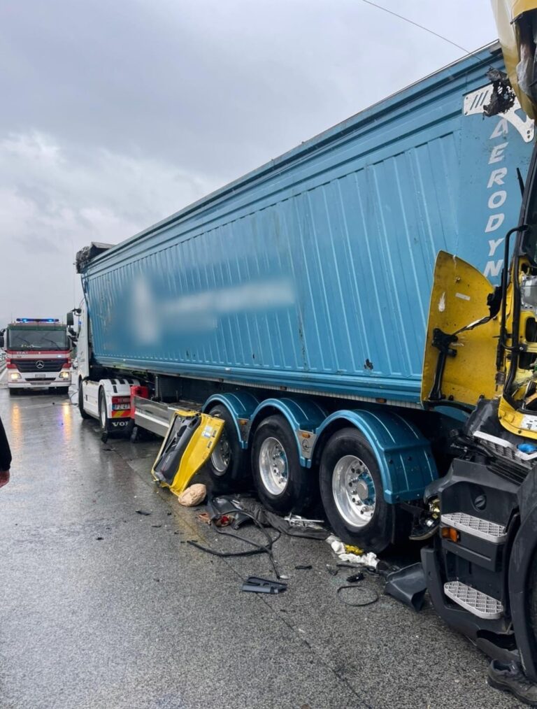 Scontro tra mezzi pesanti sull’A14: un ferito grave, traffico ...